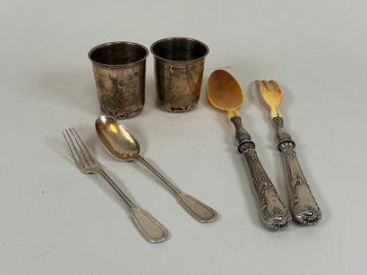 Silver lot including :
- two kettledrums,...