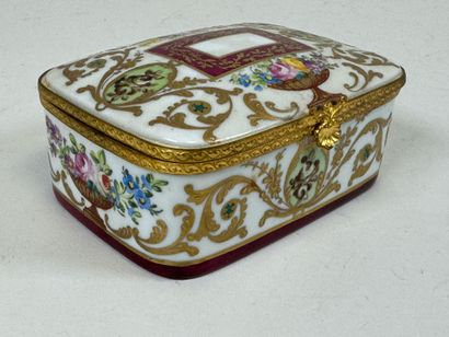 LE TALLEC in PARIS.
Small rectangular box...
