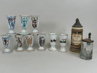 Lot including :
- nine polychrome porcelain...