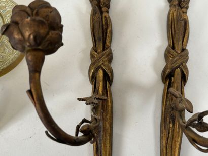 Lot including :
- A pair of ormolu and chased...