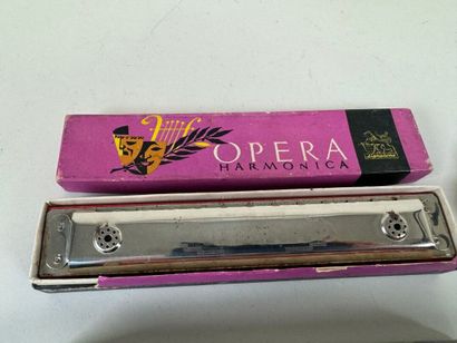 HOHNER - LIGNATONE-
Four harmonicas, two...