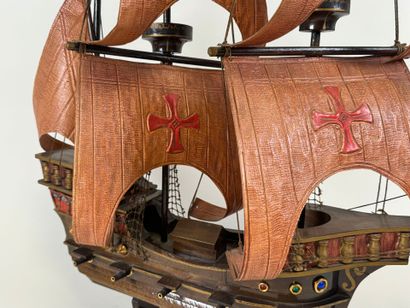Model boat in wood, rope and brass.
58 x...