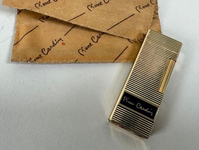 Pierre CARDIN.
Gold-plated metal pocket lighter.
1...