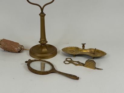 Lot including :
- chased bronze mouchette...
