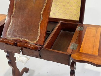 Moulded mahogany Billet doux opening with...