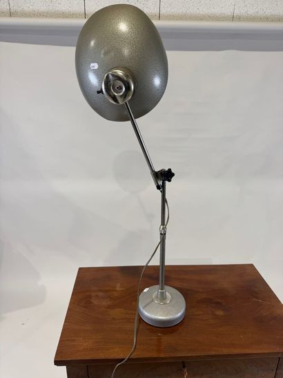 SOL in Paris.
Adjustable industrial lamp...