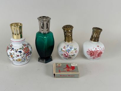 Quatre lampes BERGER en porcelaine et faïence...
