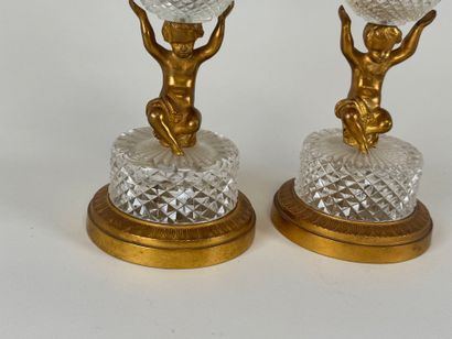 Paire de vases en cristal à pointes de diamants,...