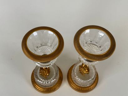 Paire de vases en cristal à pointes de diamants,...