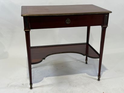 Small mahogany and brass fillet desk on casters,...