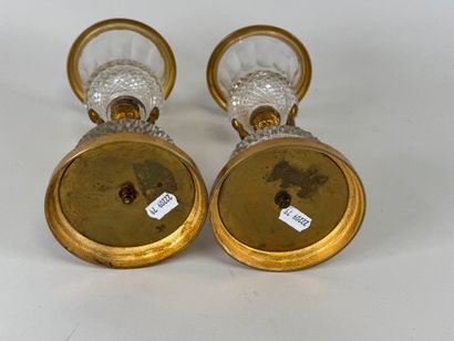 Paire de vases en cristal à pointes de diamants,...