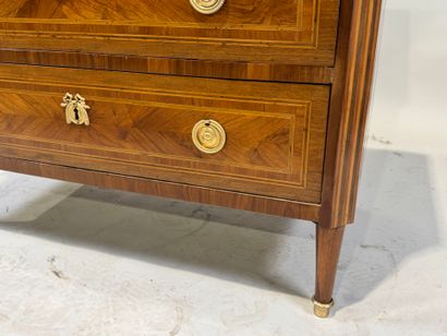 Wood and light wood marquetry chest of drawers...