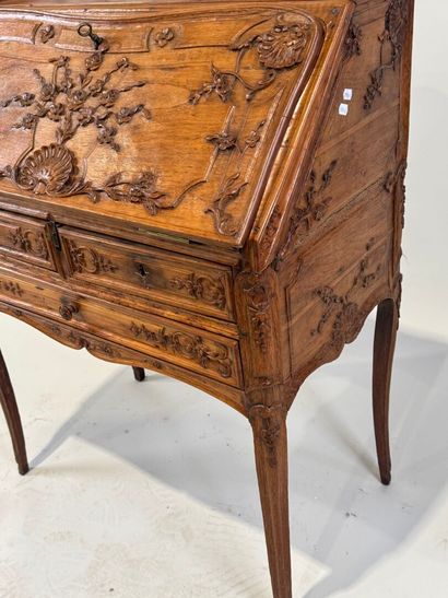 Small molded and carved wood desk opening...