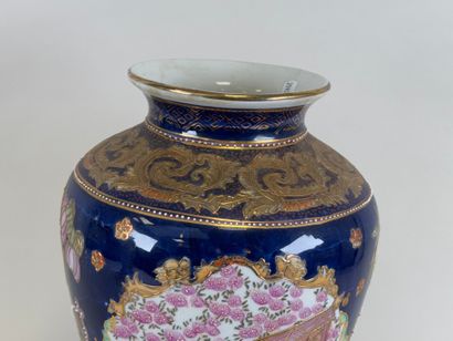 ASIA, 20th century.
Polychrome and gold porcelain...