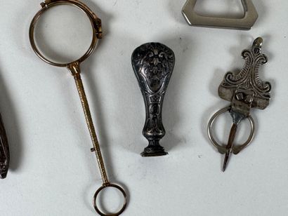 Lot comprenant en argent fourré, métal doré...