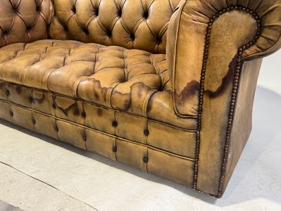 Brown leather Chesterfield sofa.
76 x 170...