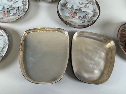 ASIE,XXe.
Partie de service à café en porcelaine...