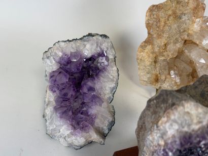 Lot of eleven crystals including quartz,...