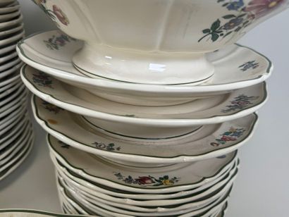 VILLEROY et BOCH.
Modèle METTLACH.
Importante...