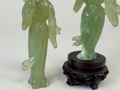 CHINE, XXe.
Femmes.
Deux sujets en pierre...