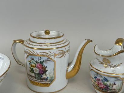 Paris, XIXe.
Partie de service en porcelaine...