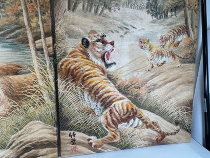 JAPON, XXe.
Les Tigres et les Lions.
Paire...