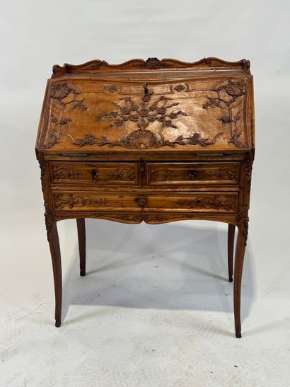 Small molded and carved wood desk opening...