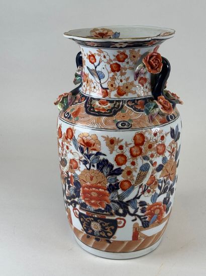 ASIA, 20th century.
Polychrome and gold porcelain...
