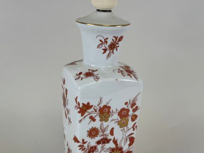 Porcelaine de Paris.
Porcelain lamp on a...