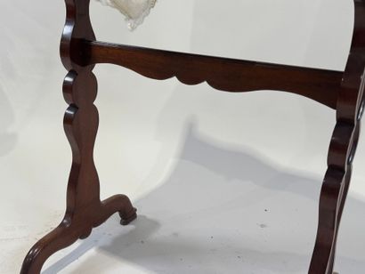 Moulded mahogany Billet doux opening with...