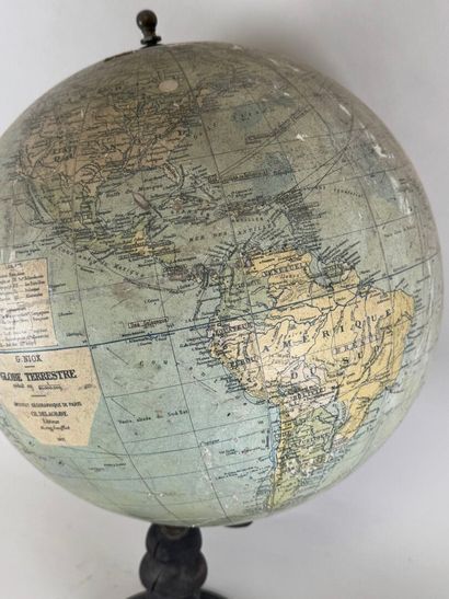 Globe-terrestrial in boiled cardboard and...