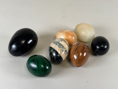 Petite collection d'œufs en marbre, onyx,...