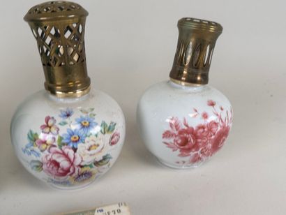 Quatre lampes BERGER en porcelaine et faïence...