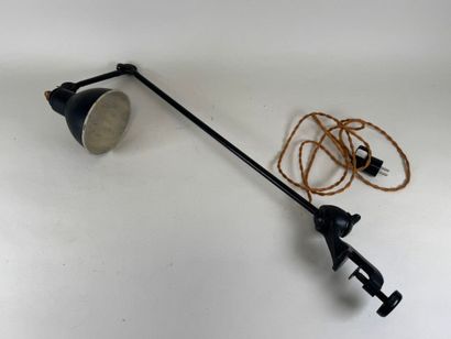 Lampe d'atelier en métal laqué noir.
H. 78...