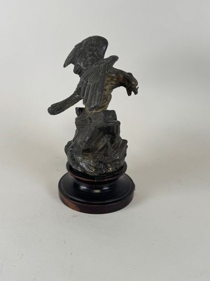Porte-montre en régule patiné figurant un...