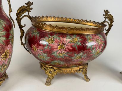KELLER et GUERIN.
Garniture de cheminée en...