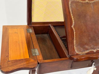 Moulded mahogany Billet doux opening with...