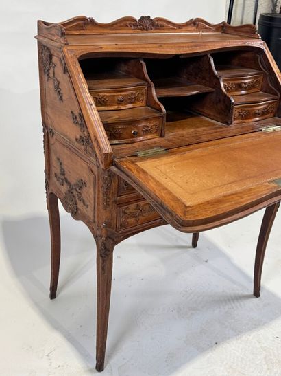 Small molded and carved wood desk opening...