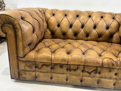Brown leather Chesterfield sofa.
76 x 170...