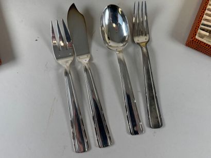 Important silver-plated menagère set, net...