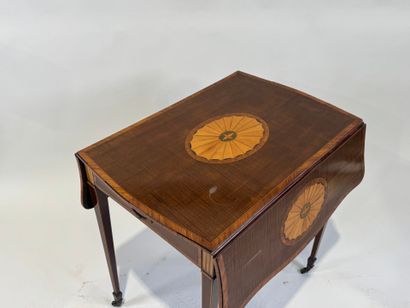 Small shuttered table in wood and marquetry...