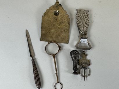 Lot comprenant en argent fourré, métal doré...