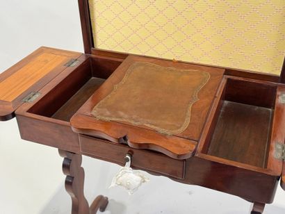 Moulded mahogany Billet doux opening with...