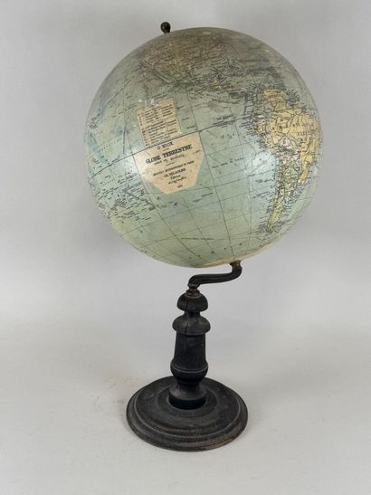 Globe-terrestrial in boiled cardboard and...