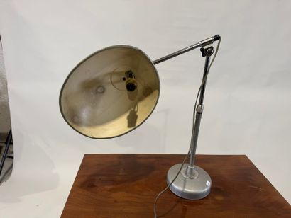 SOL in Paris.
Adjustable industrial lamp...