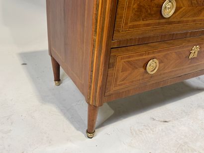 Wood and light wood marquetry chest of drawers...