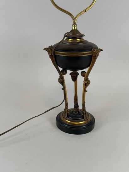 Lamp stand in bronze and green lacquered...