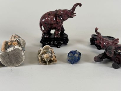 CHINE, XXe.
Éléphants.
Deux sujets en pierre...