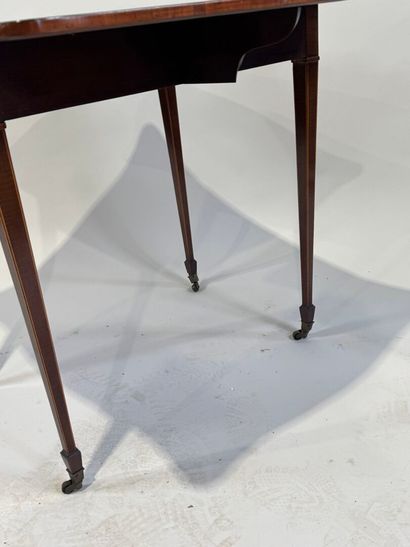 Small shuttered table in wood and marquetry...