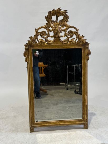 Gilded wood mirror decorated with strings...